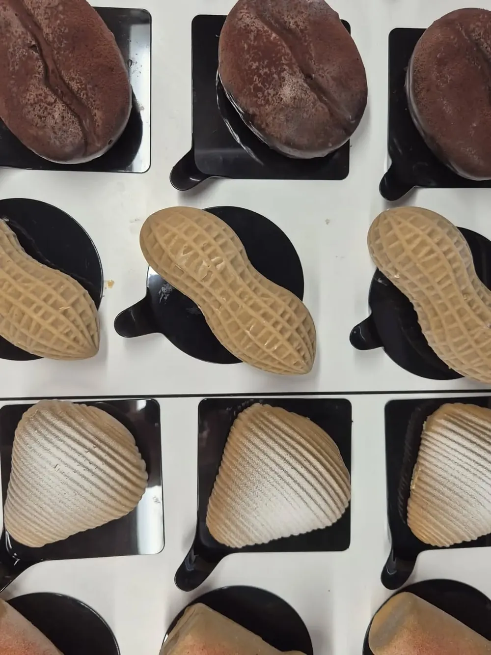 Gelato a forma di arachide e conchiglia