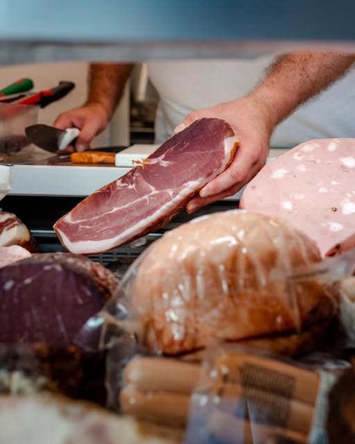 Ezio il Salumiere - foto reale del banco salumi