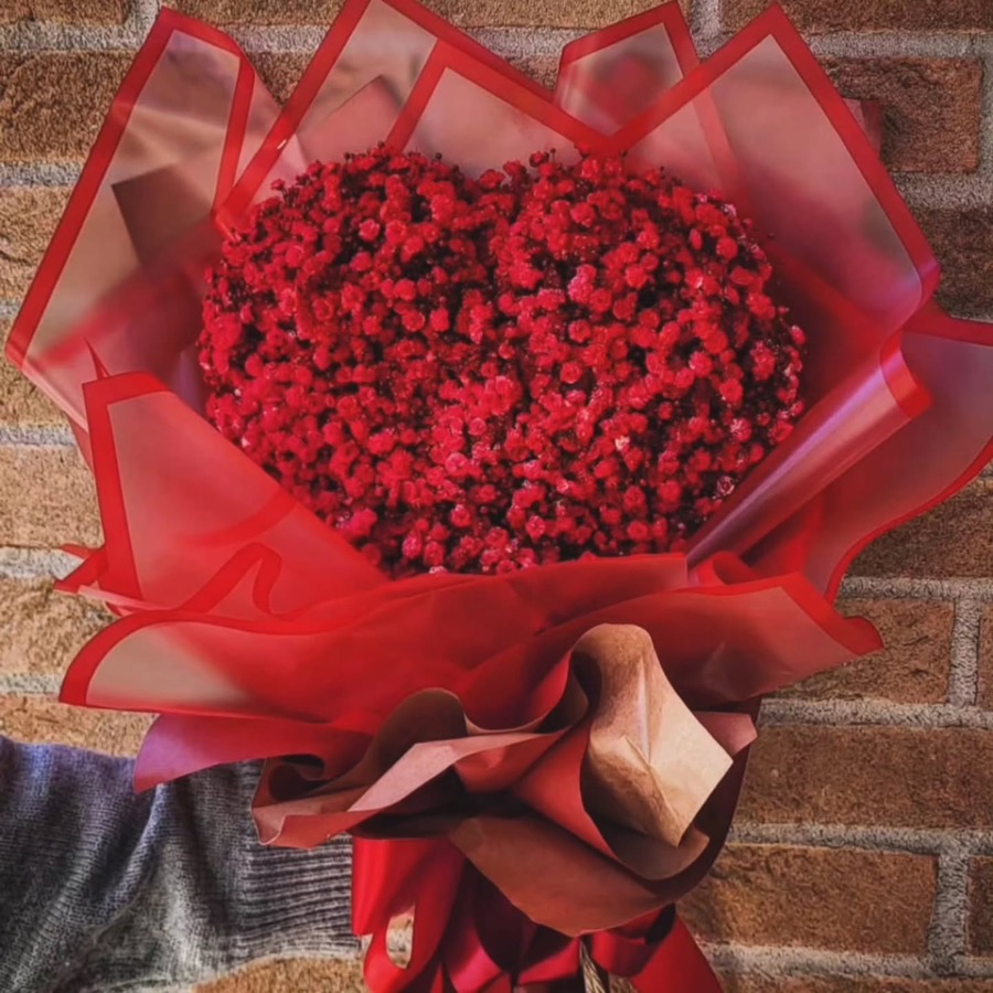 Composizione floreale a forma di cuore, homepage reale del sito Farfy Flowers