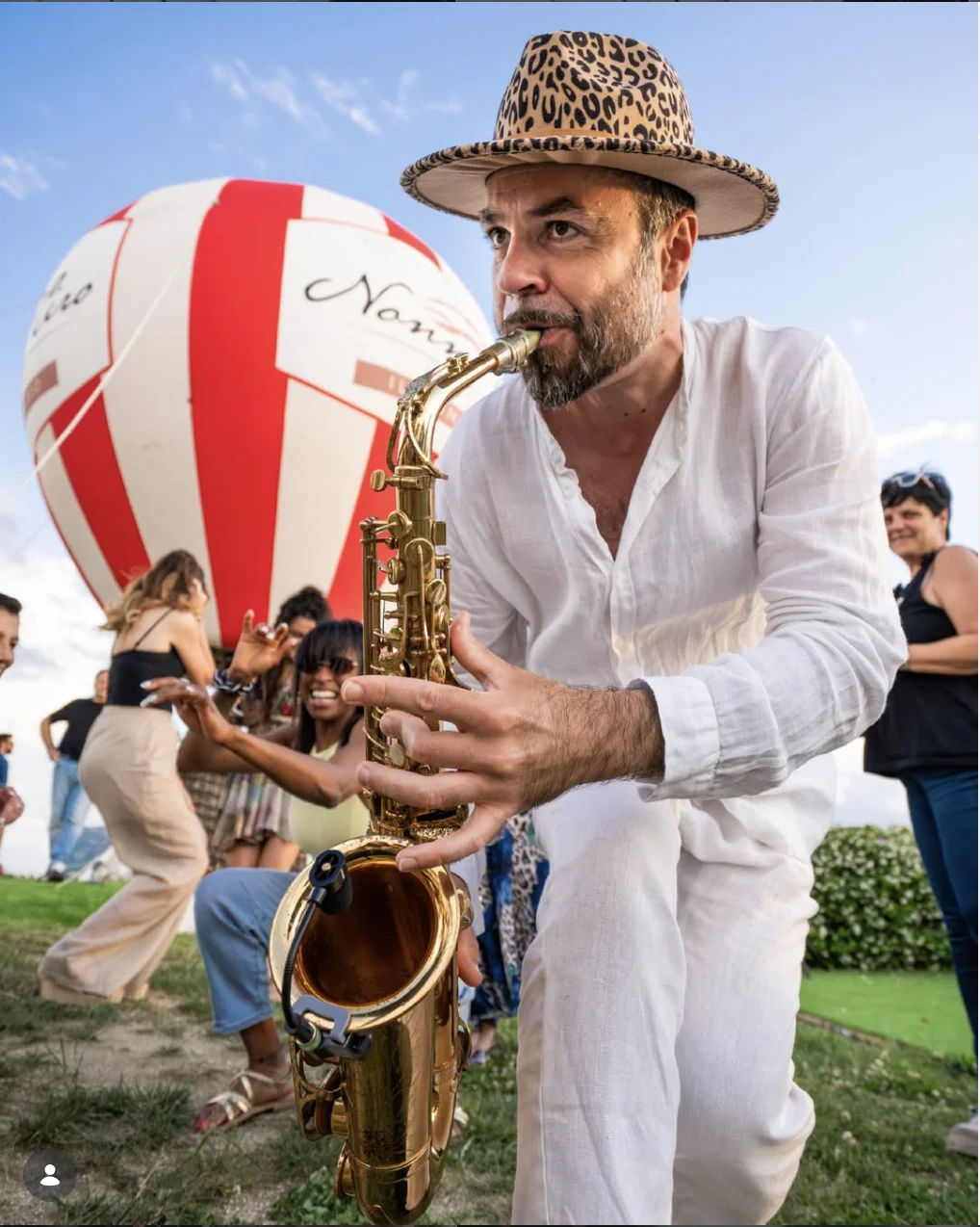 Daniele Mancini, sassofonista di Italia Love Show, ritratto