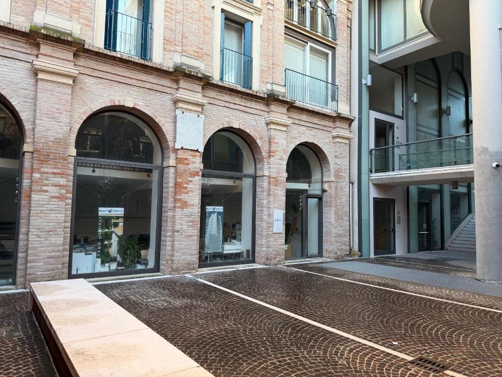 Facciata reale del palazzo storico di Nuovo Fiore