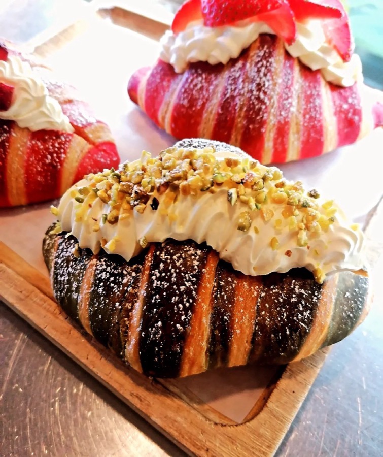 Cornetti farciti con fragole e pistacchio, homepage reale del sito Pasticceria Adriatica
